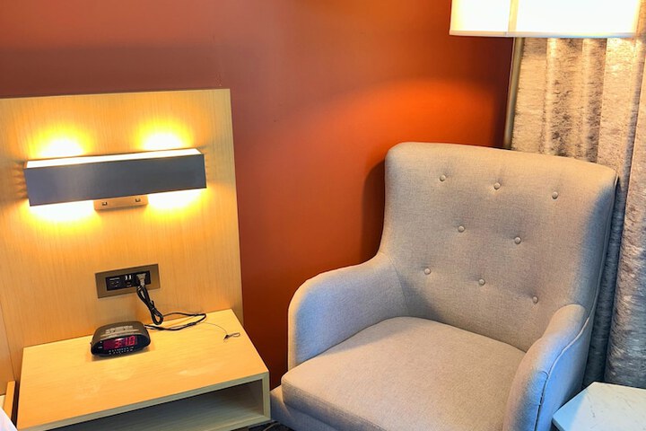 Room 80 of 168