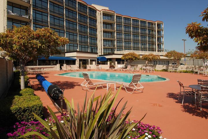 Oakland Airport Executive Hotel
