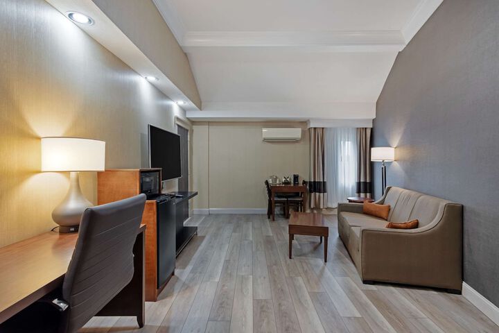Room 17 of 52