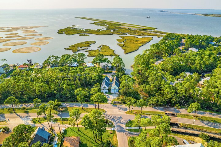 Creekfront Dauphin Island Cottage: Walk to Gulf!