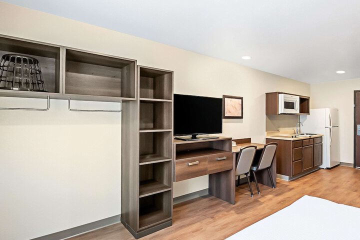 Room 33 of 47