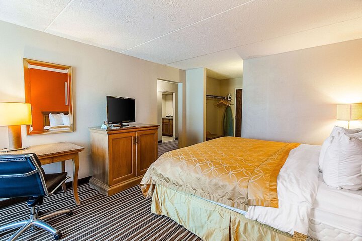 Room 17 of 40