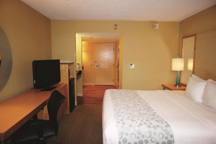 Room 12 of 38