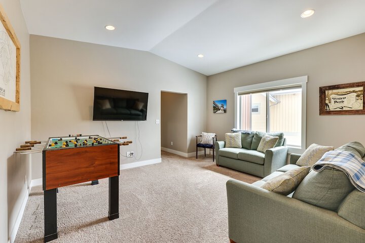 Convenient Fraser Townhome w / Hot Tub Near Hikes!