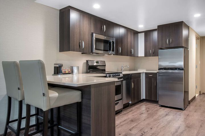 Clarion Hotel & Suites