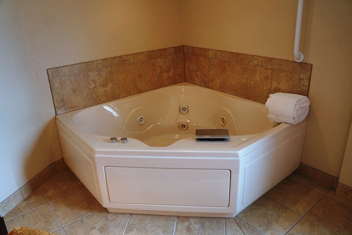 Hot Tub 52 of 54