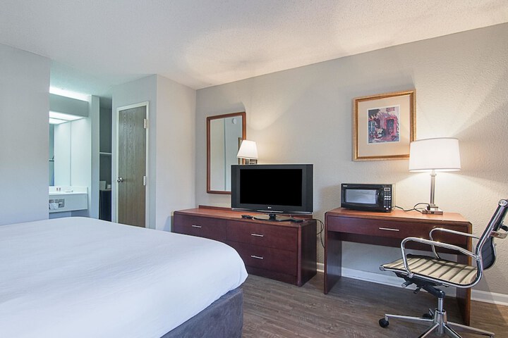 Room 20 of 33
