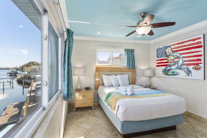 Bay Palms Waterfront Resort - Hotel and Marina