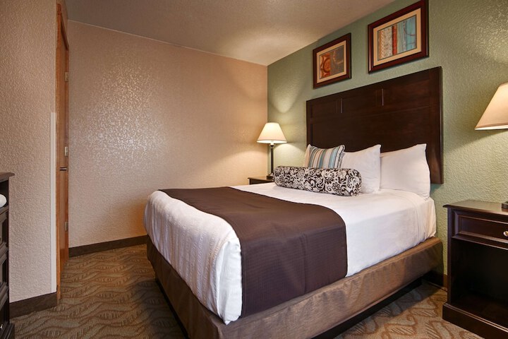 Best Western Plus Bayshore Inn
