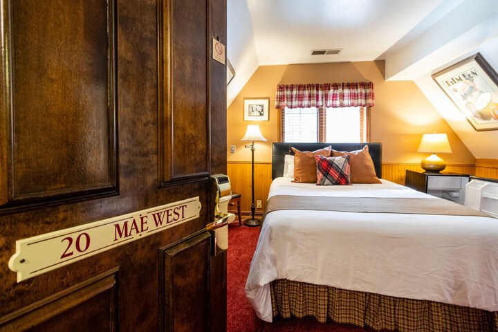 Saddleback Inn