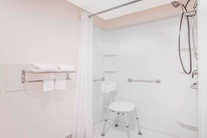 Room 14 of 16