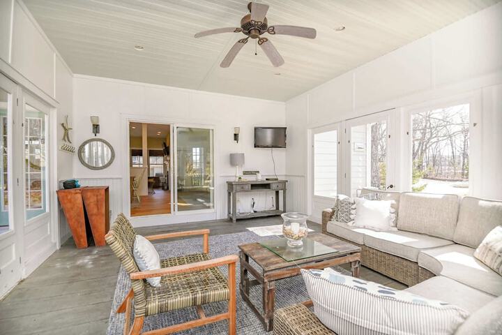 Stunning 5 Bdr Walk to York Harbor Beach!
