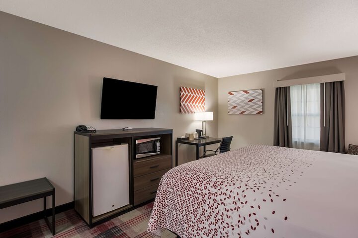 Room 14 of 33