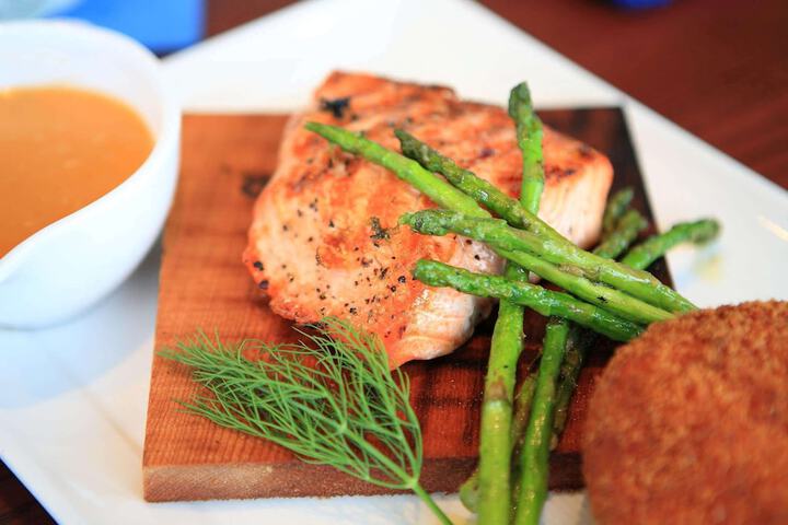 Dining 36 of 43