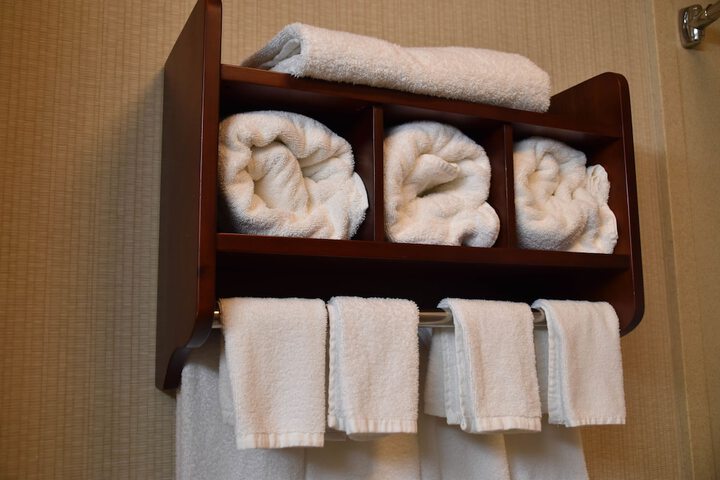 Room 27 of 85
