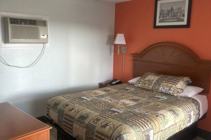 Room 16 of 25