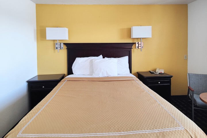 Room 10 of 24