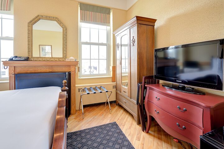 Room 34 of 59