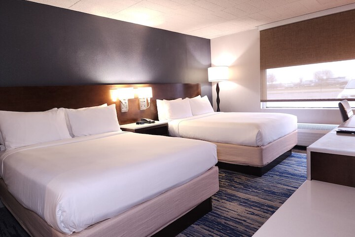 Skyline Hotel Detroit Airport SureStay Collection by BW