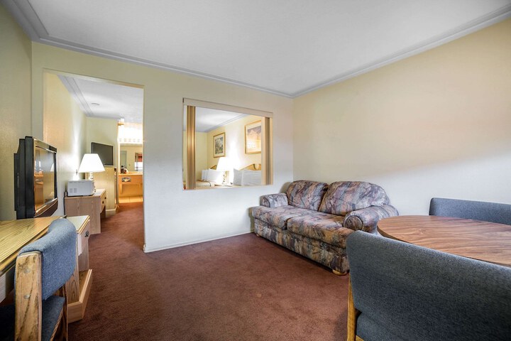 Room 28 of 38