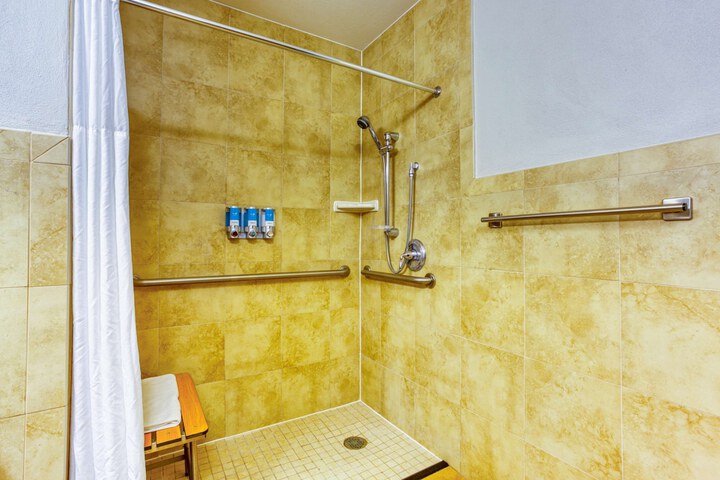 Room 62 of 168