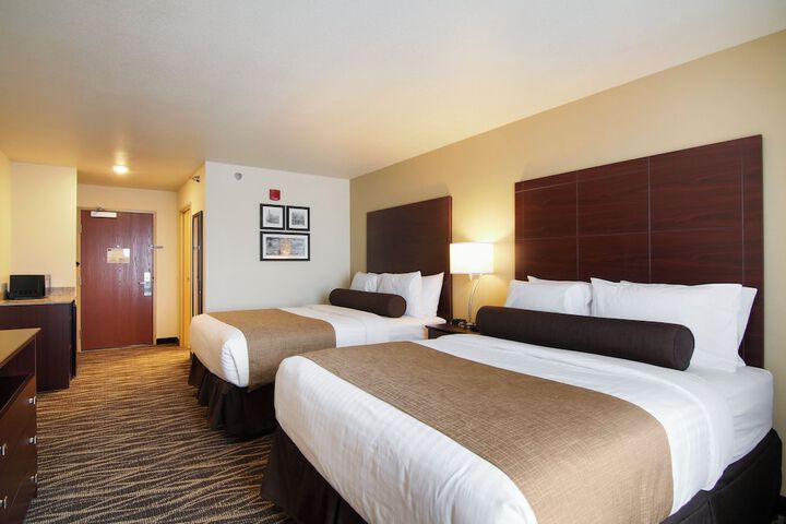 Cobblestone Inn & Suites at UW Stout Downtown Menomonie