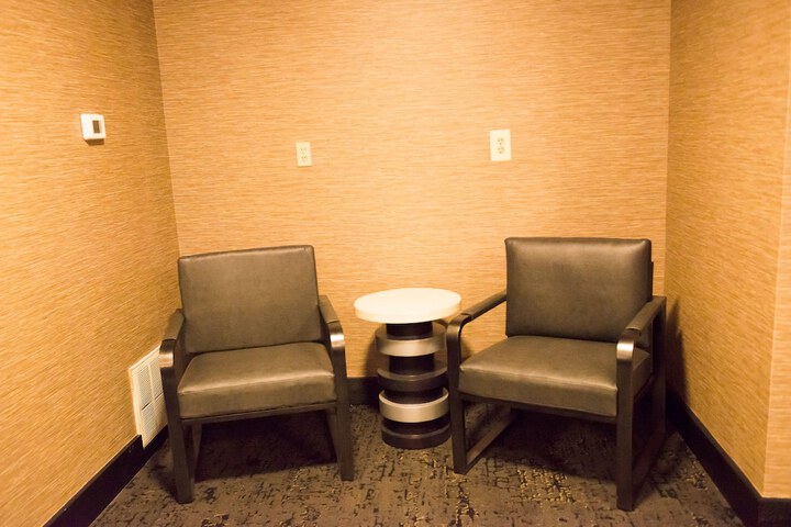 Ballroom/Hall 97 of 98