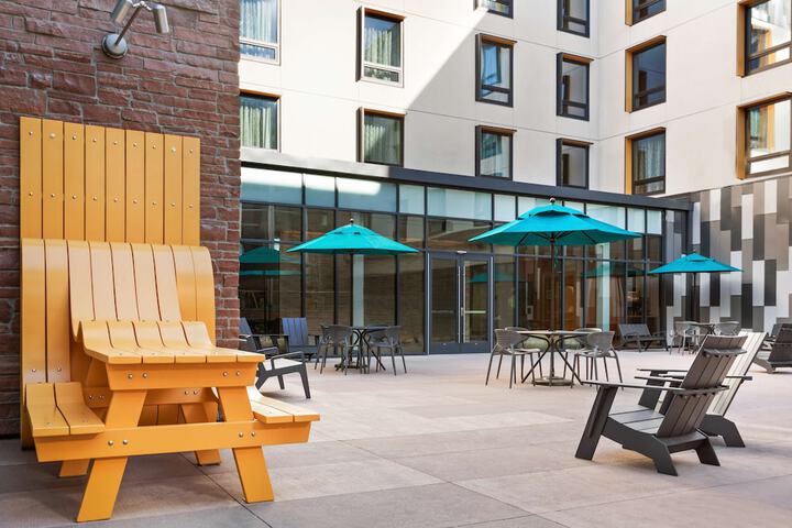 Hotel Exterior 46 of 50