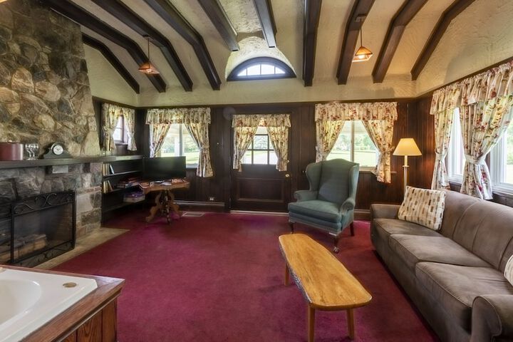 White Springs Manor a Belhurst Property