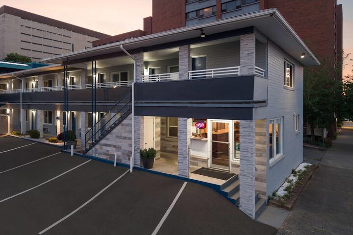 Travelodge by Wyndham Everett City Center