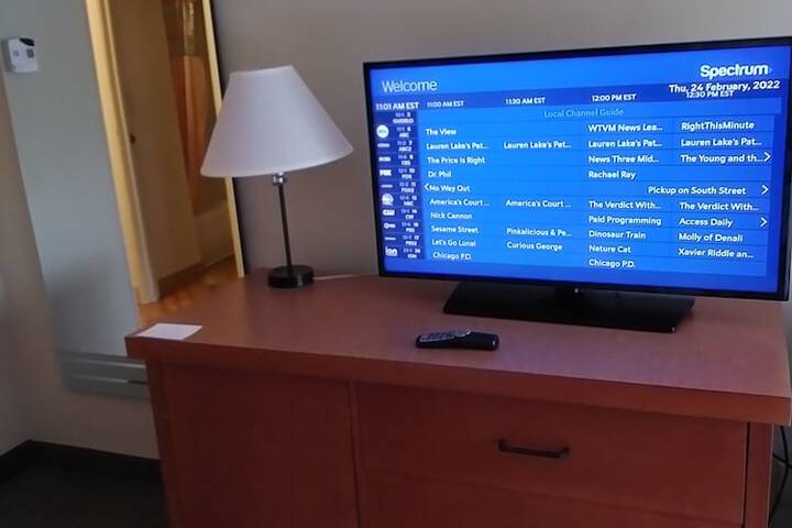 Room 8 of 11