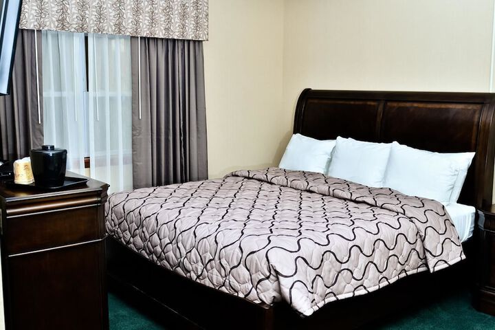 Pacer Inn & Suites Delaware