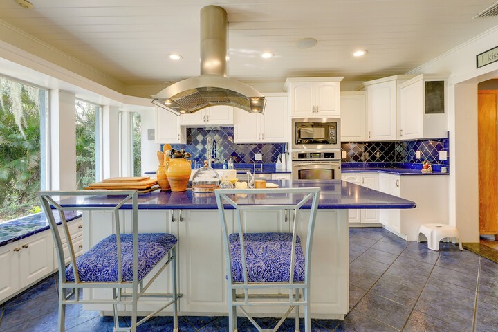 Florida Retreat w / Patio Boat Dock & Shuffleboard