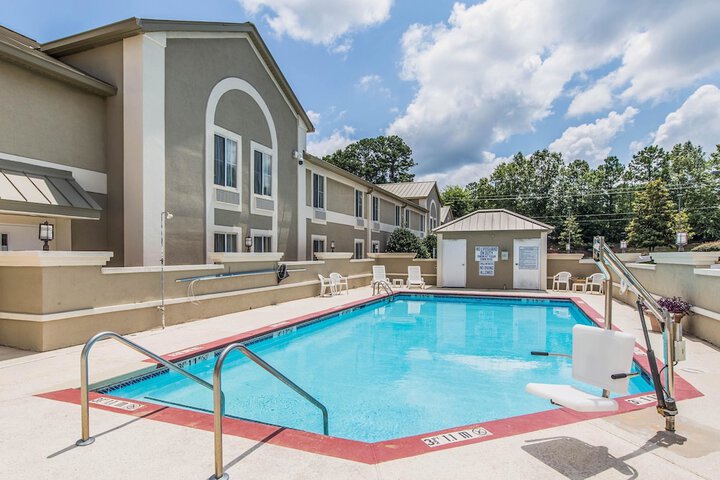 Comfort Inn & Suites Greenwood near University