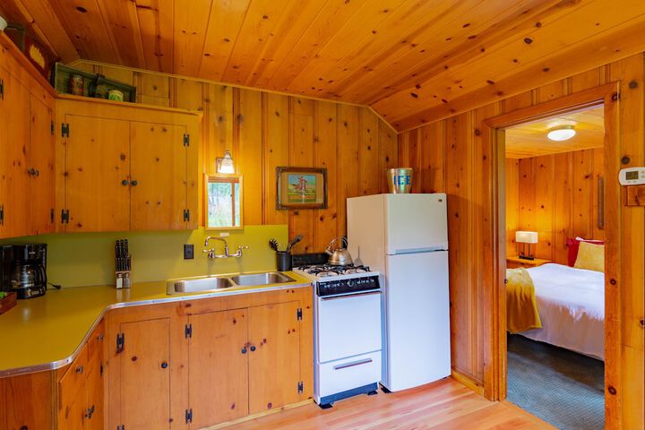 Lake Creek Lodge