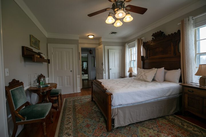 Room 10 of 29