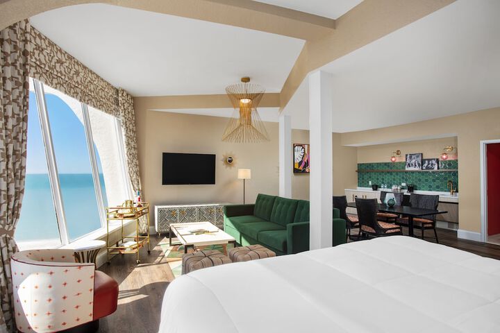 Room 25 of 42