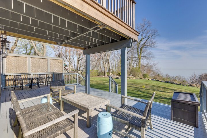 Amazing Rocky Point Retreat Overlooking the Sound!