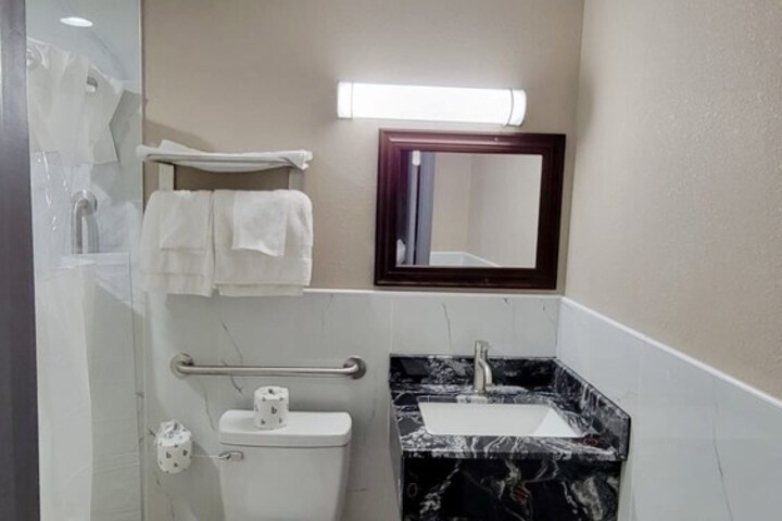 Budget Inn & Suites