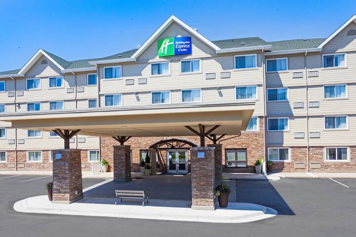 Holiday Inn Express & Suites Fredericton by IHG