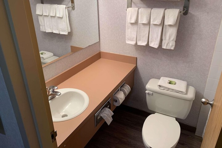 Room 13 of 16