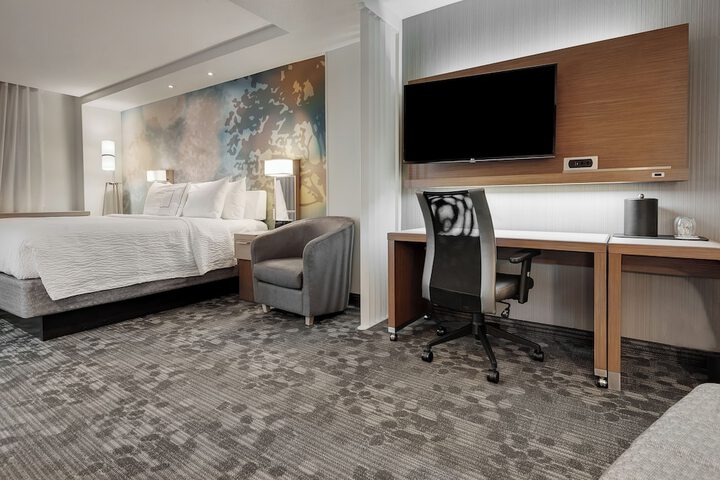 Room 12 of 27