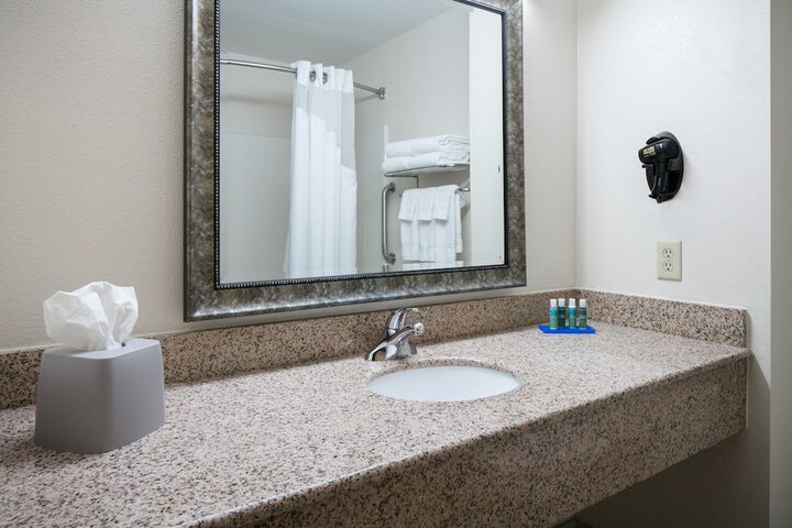 Holiday Inn Express Hotel & Suites Clinton by IHG