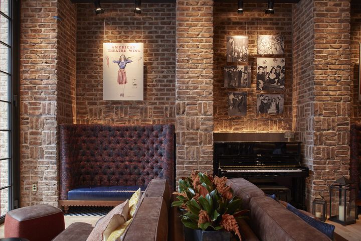 Lounge 55 of 66