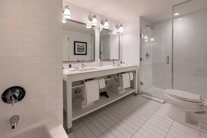 Four Points by Sheraton Kelowna Airport