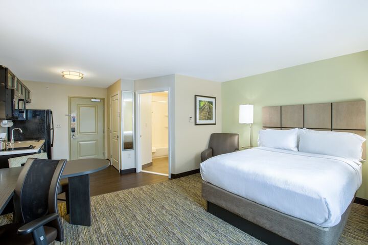Room 32 of 38