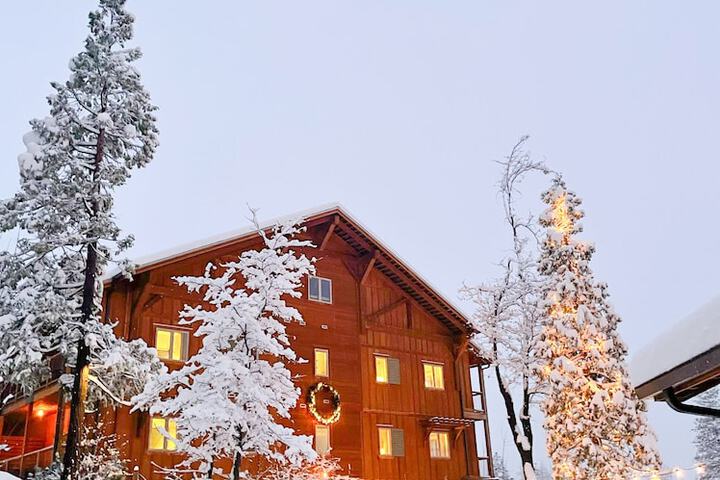 Hotel 5 of 83