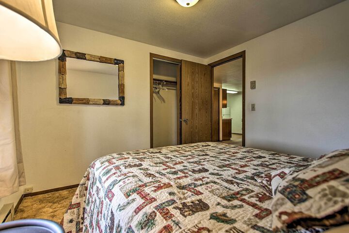 Cozy Anglers Apt - Steps to Trout Fishing River!