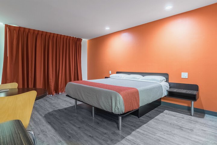 Room 20 of 34