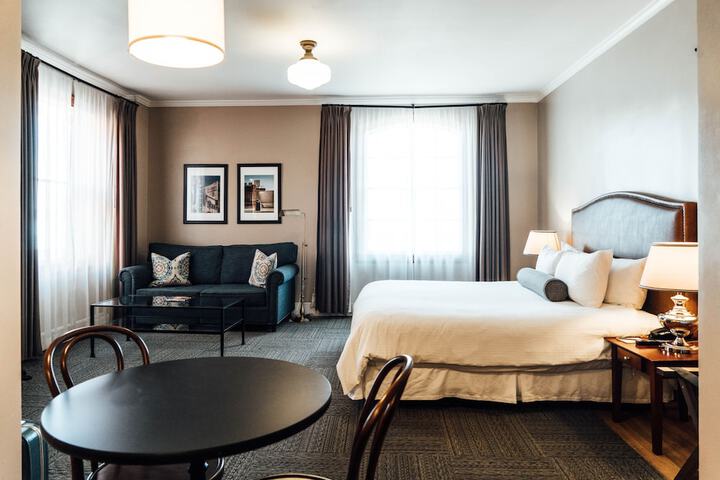 Room 44 of 82